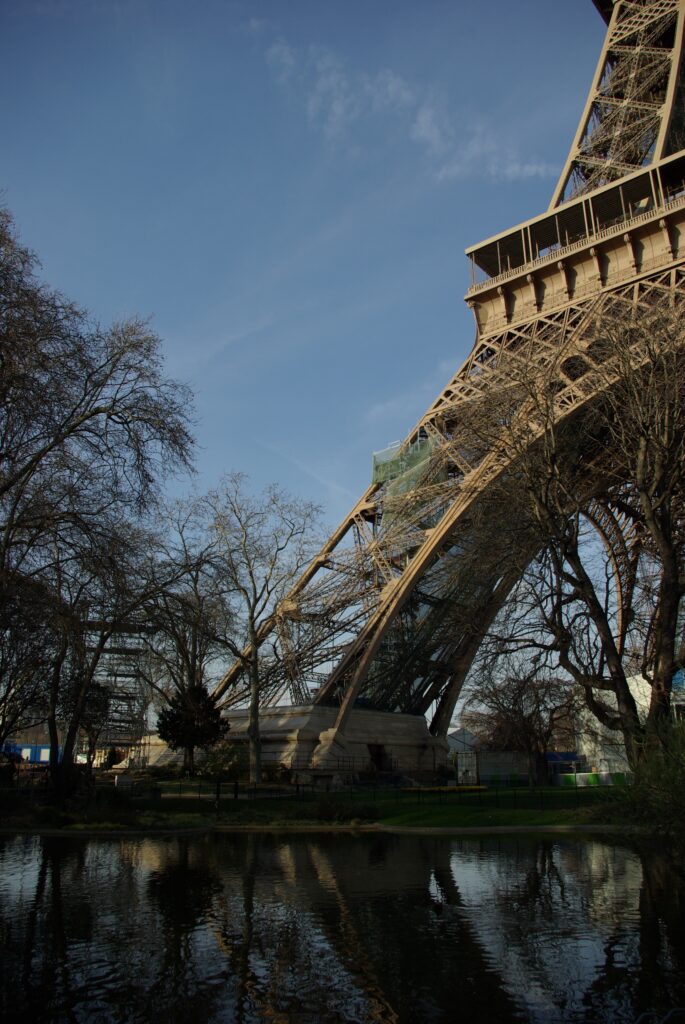 pied de tour eiffel